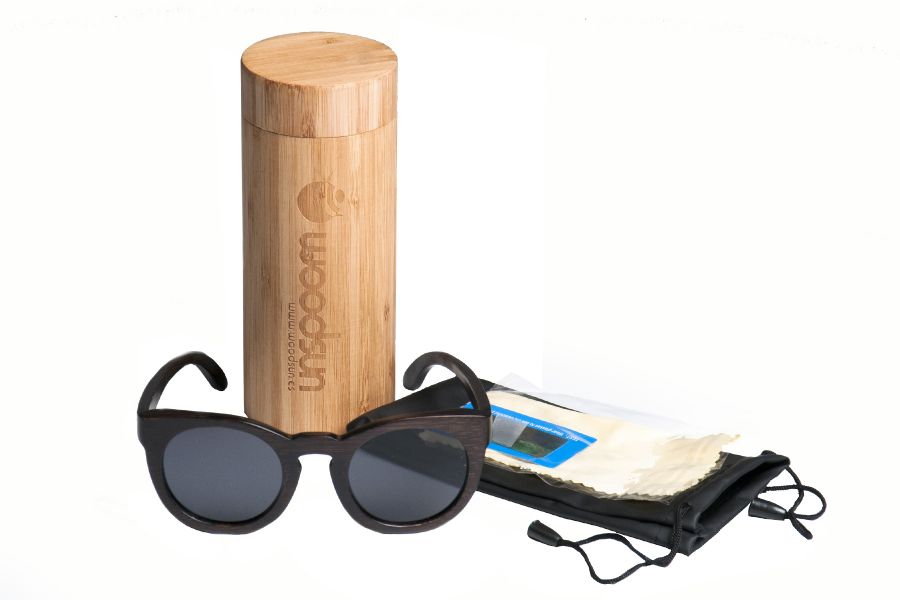 Gafas de sol de madera painted bamboo & black glass