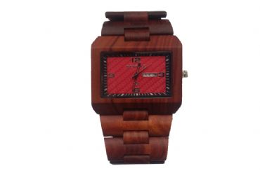 Reloj de madera con una línea cuadrada y madera rojiza hombre